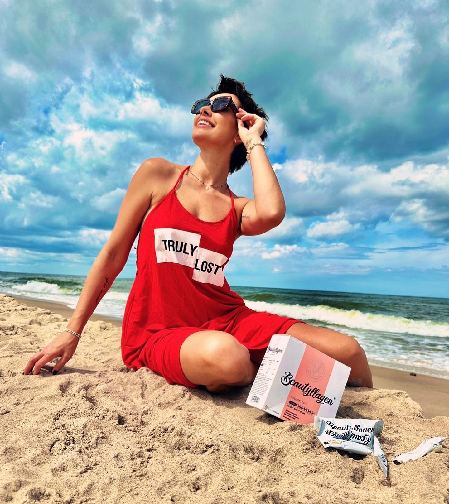 Dorota Gardias looks hot bikini