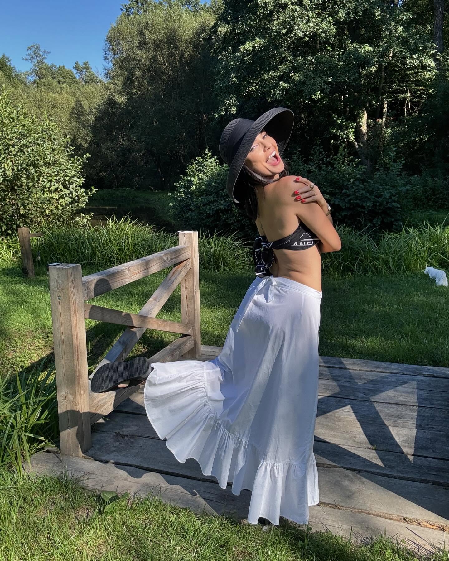 Dorota Gardias modeling naked