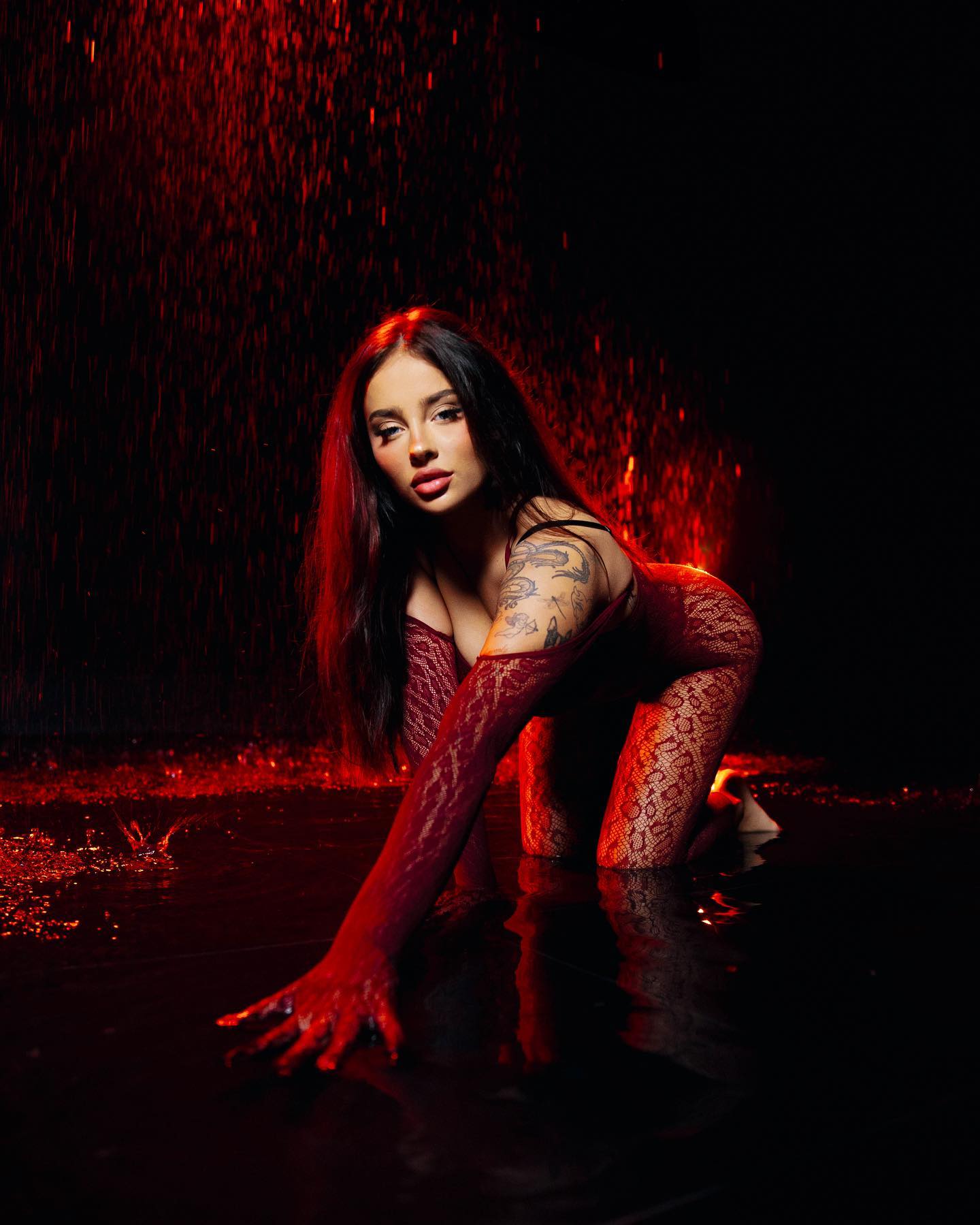 Fagata poses hot pics