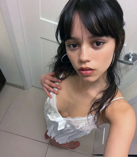 Jenna Ortega ardent ass