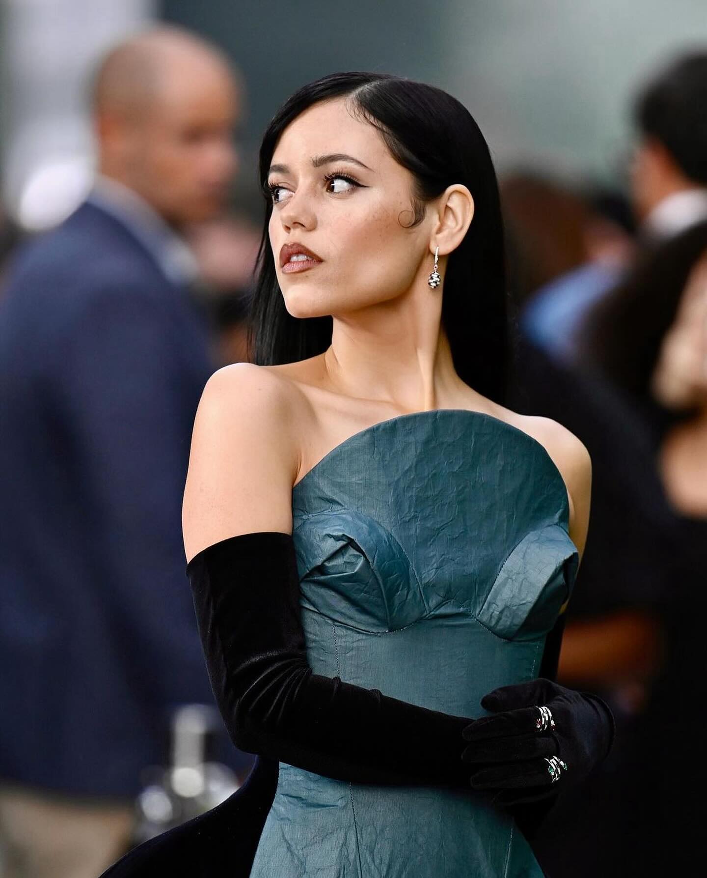 Jenna Ortega looks sexy