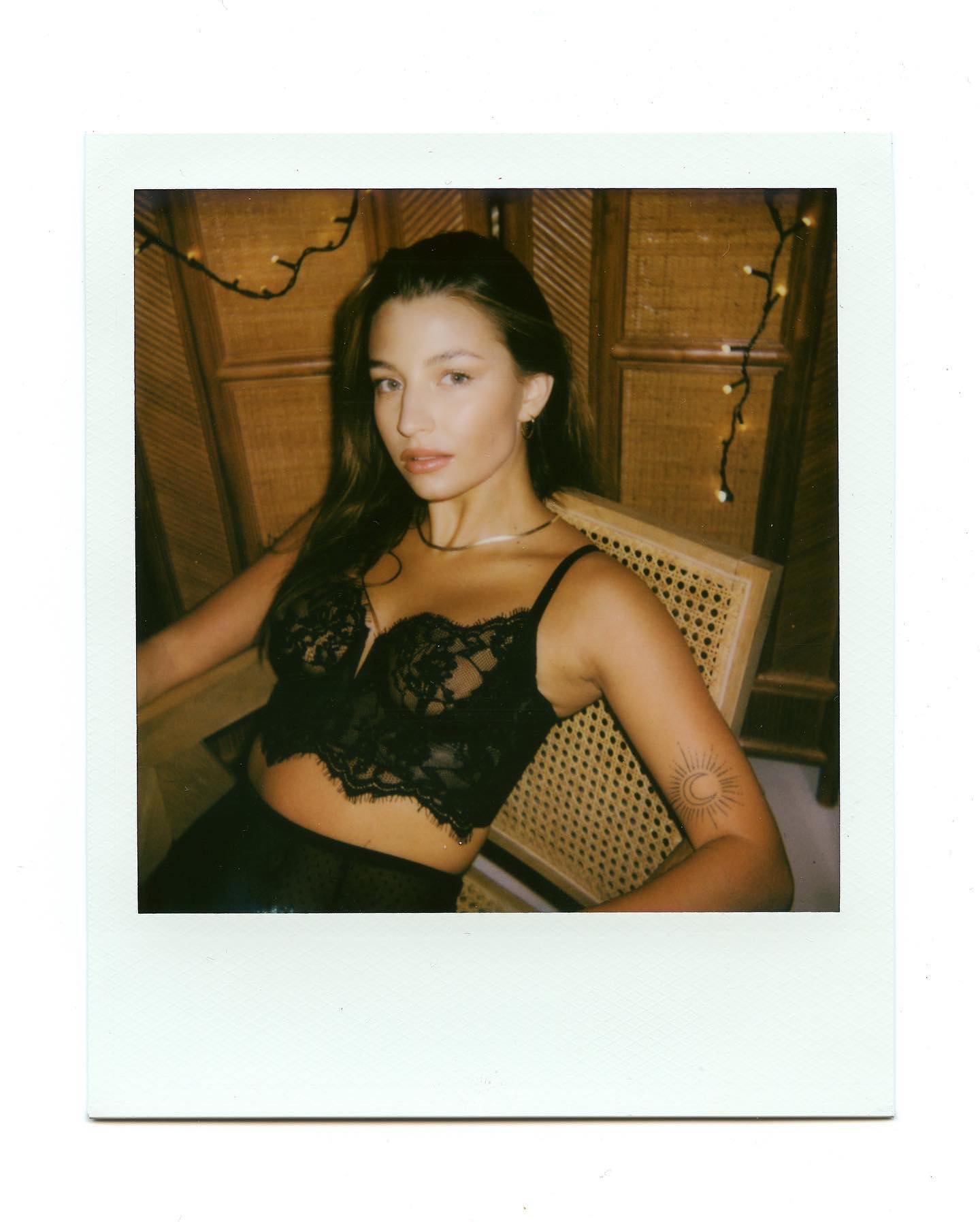 Julia Wieniawa boobs