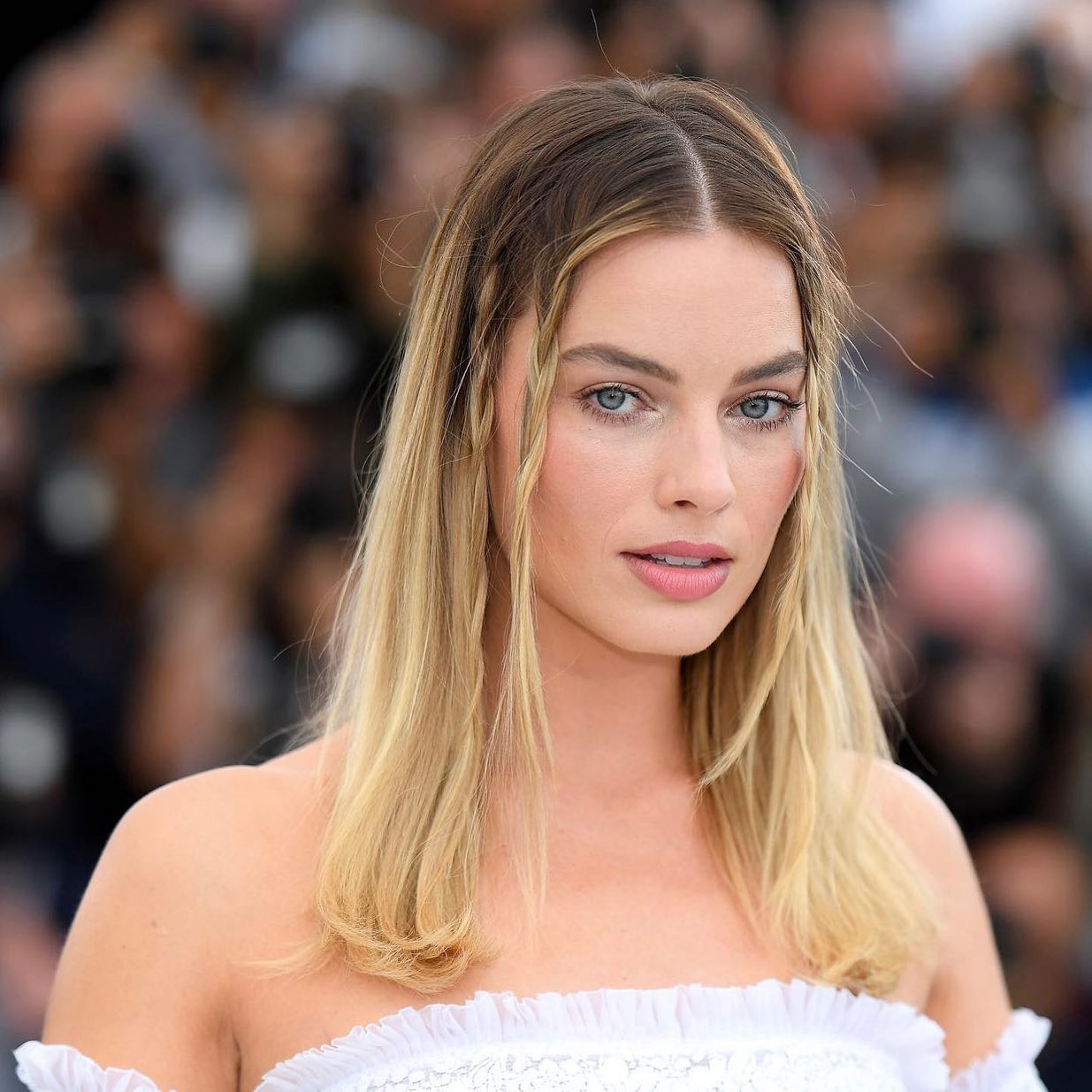 Margot Robbie looks pussy