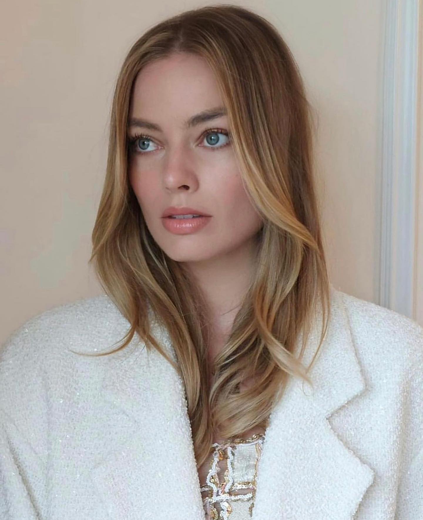 Margot Robbie looks sex