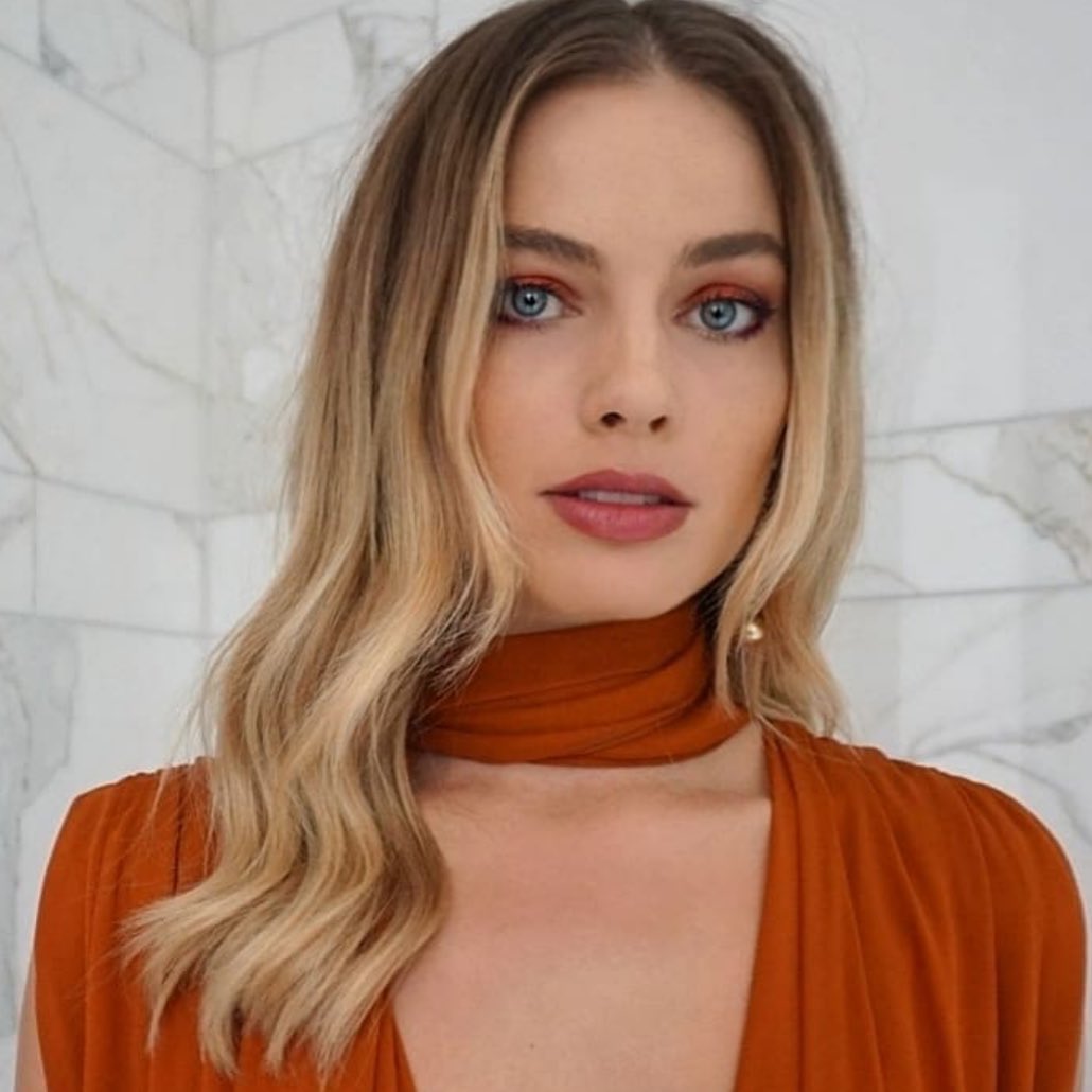 Margot Robbie modeling hot xxx