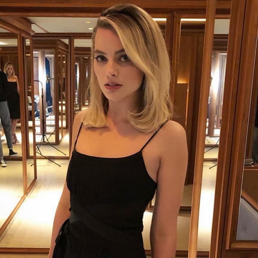 Margot Robbie modeling nude pics