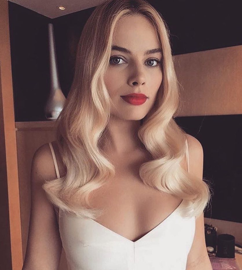 Margot Robbie smiles porn