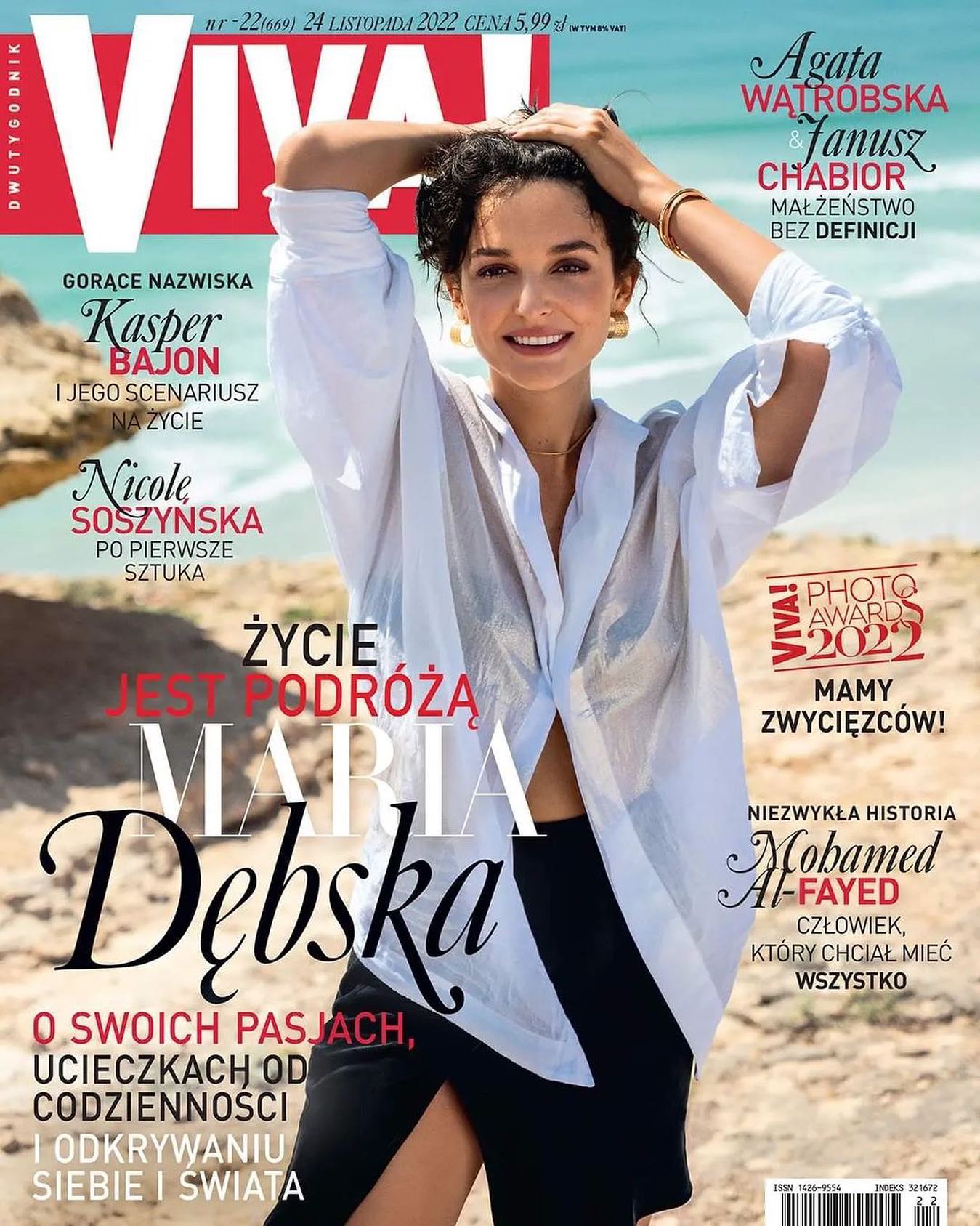 Maria Dębska looks naked