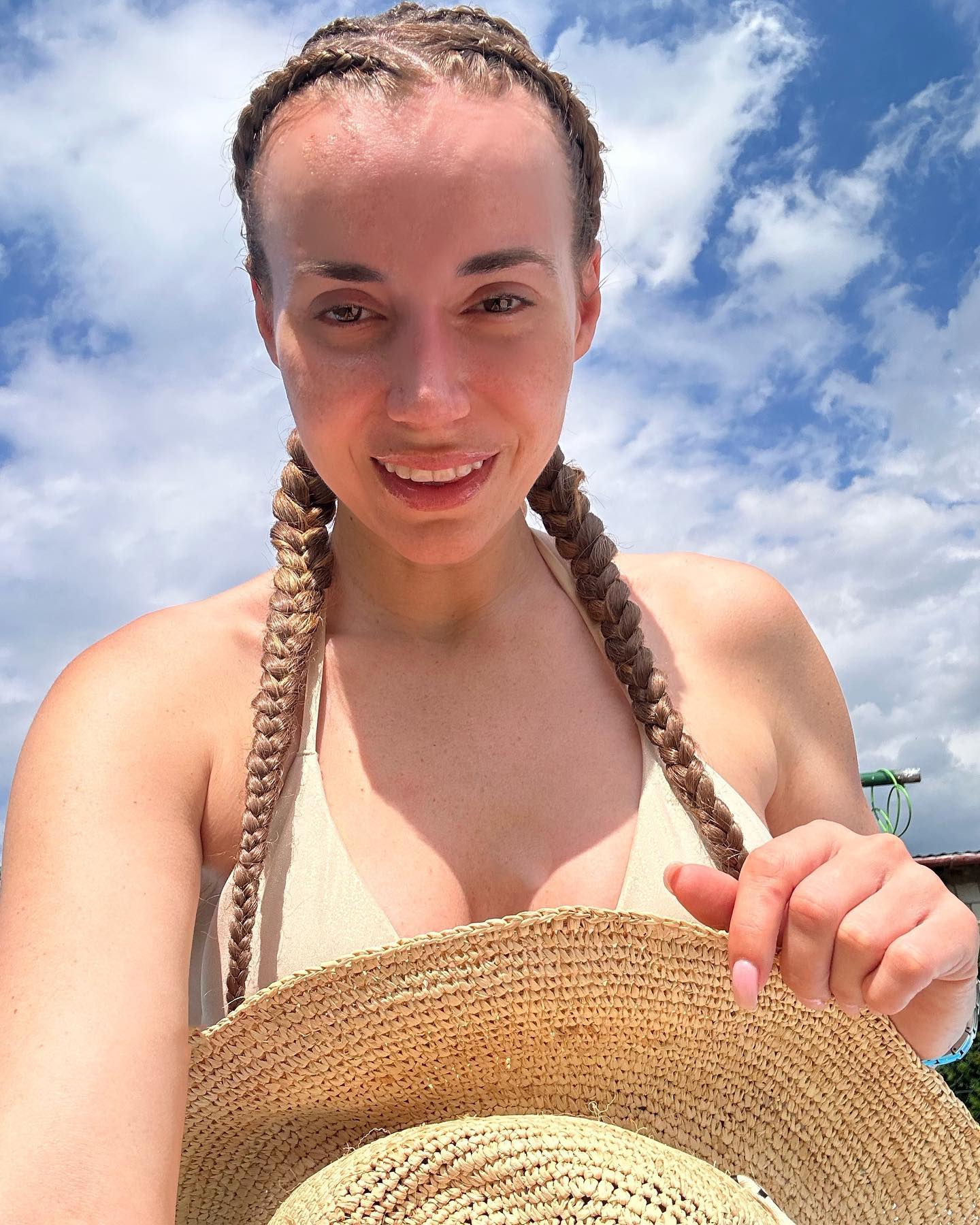 Marianna Schreiberr poses porn