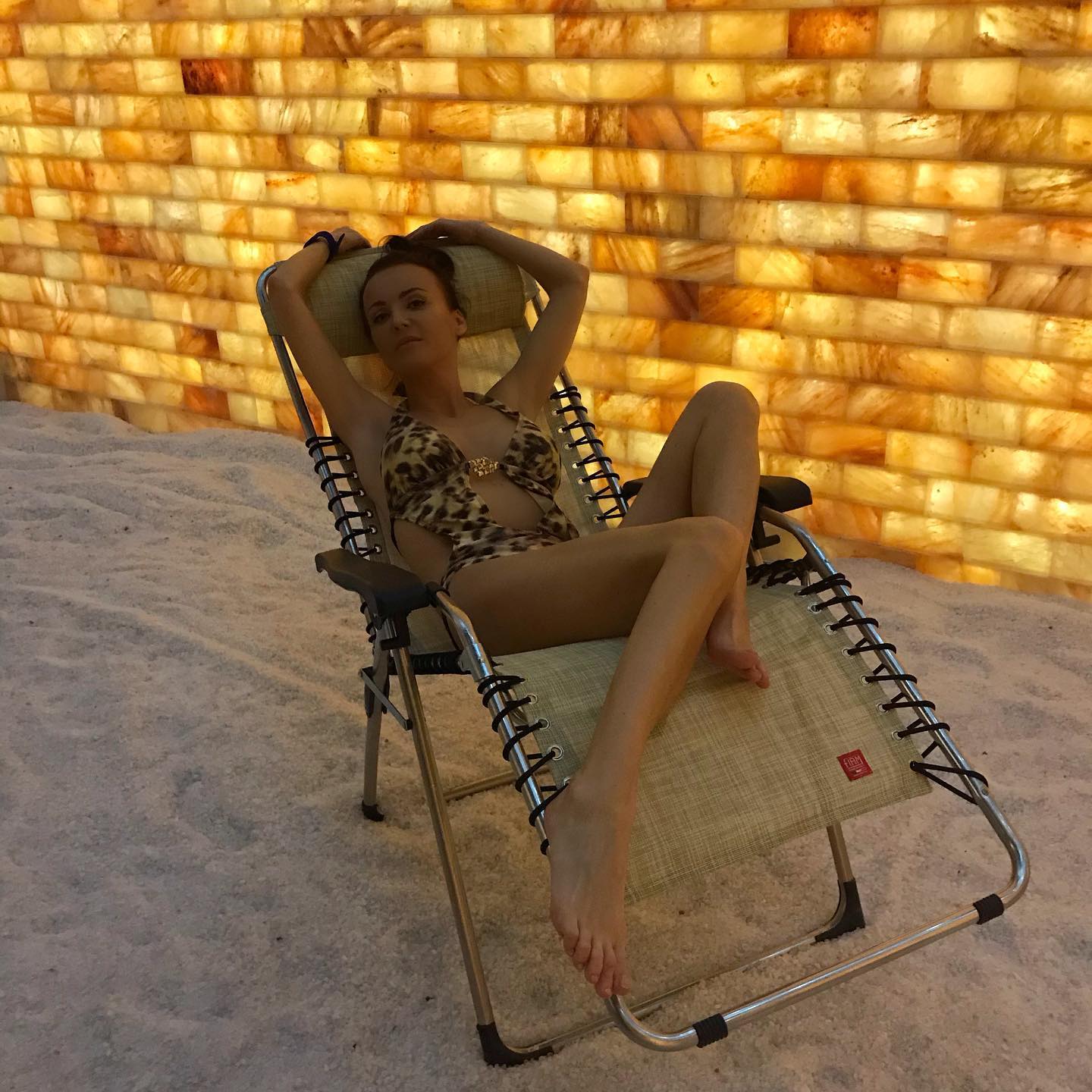 Monika Laskowska schildert feuer nackt