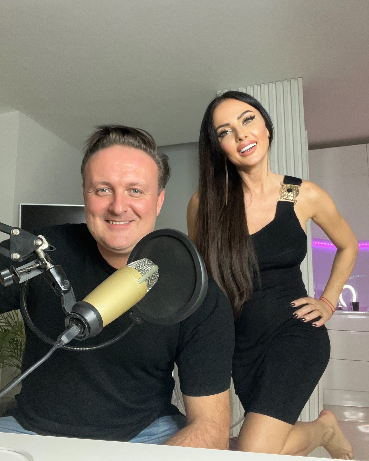 Monika Laskowska stellt feuer sexy dar
