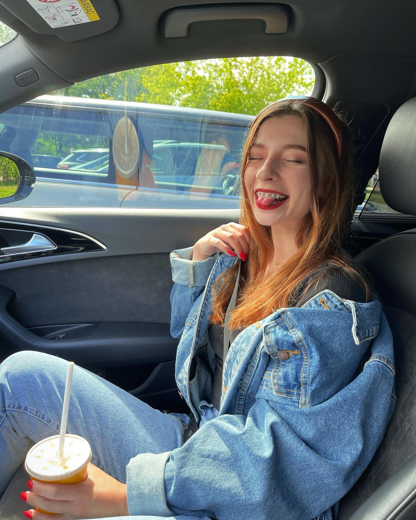 Nieuczesana poses porn
