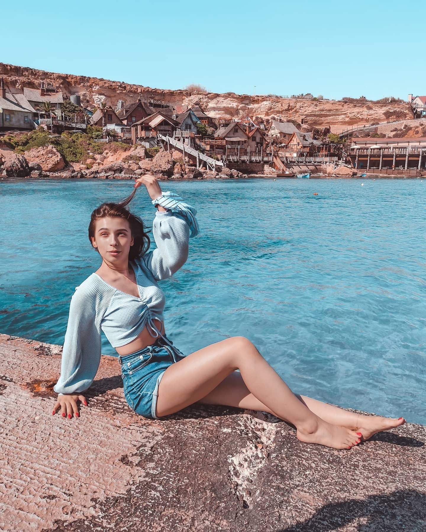 Nieuczesana poses sex
