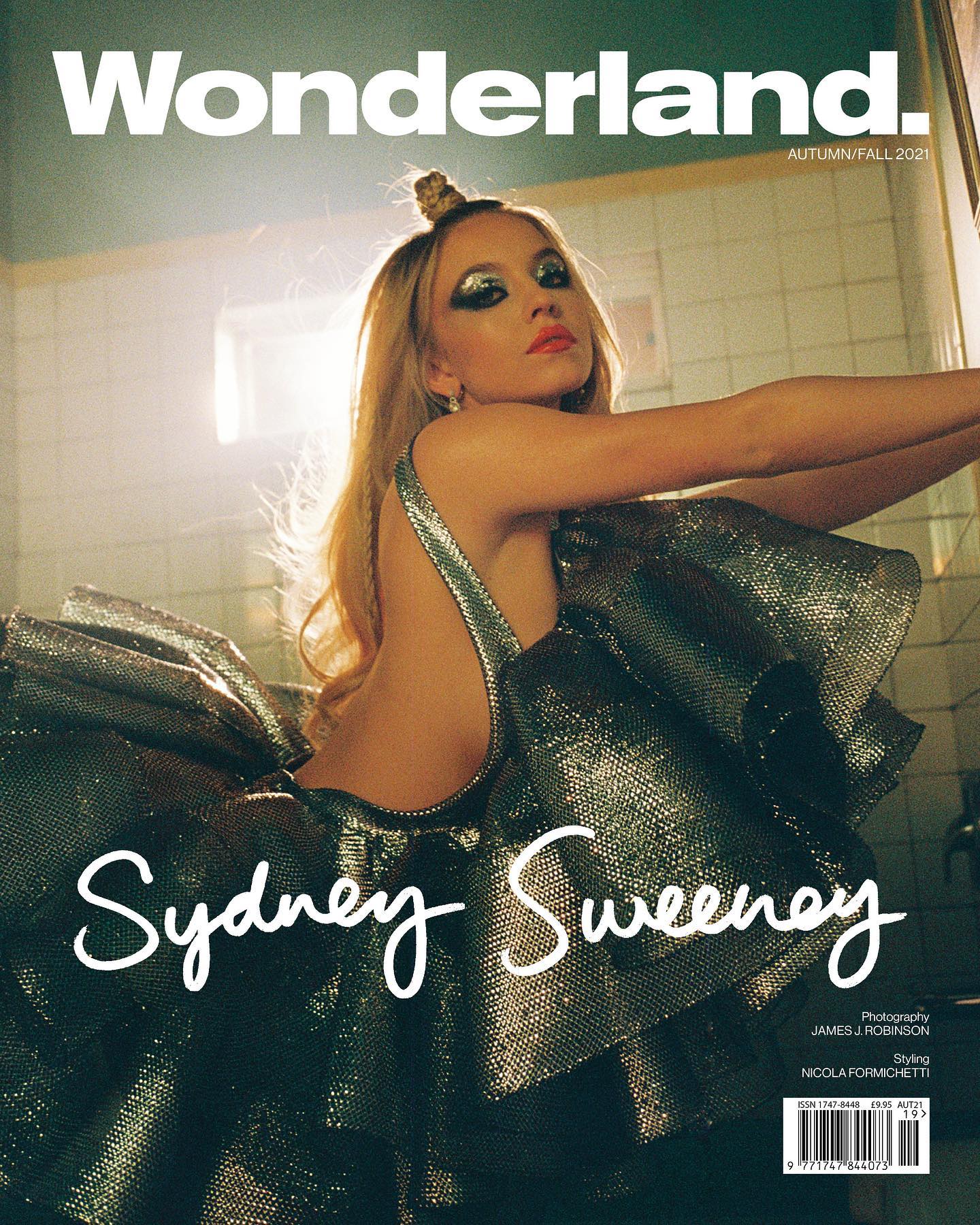 Sydney Sweeney poses bikini
