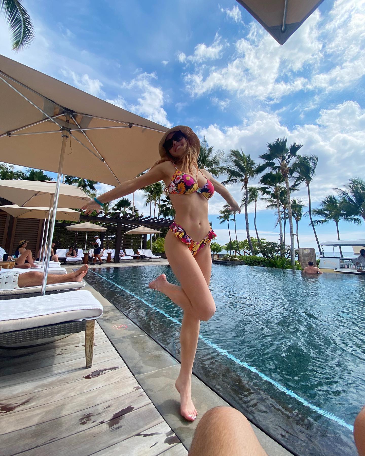 Sydney Sweeney poses pussy