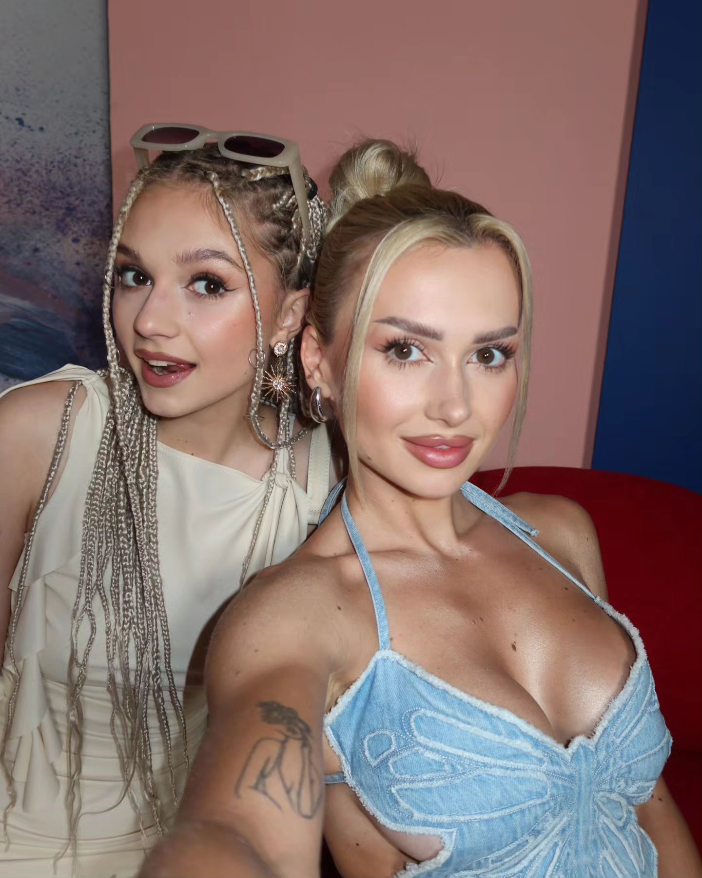 Wagata looks boobs