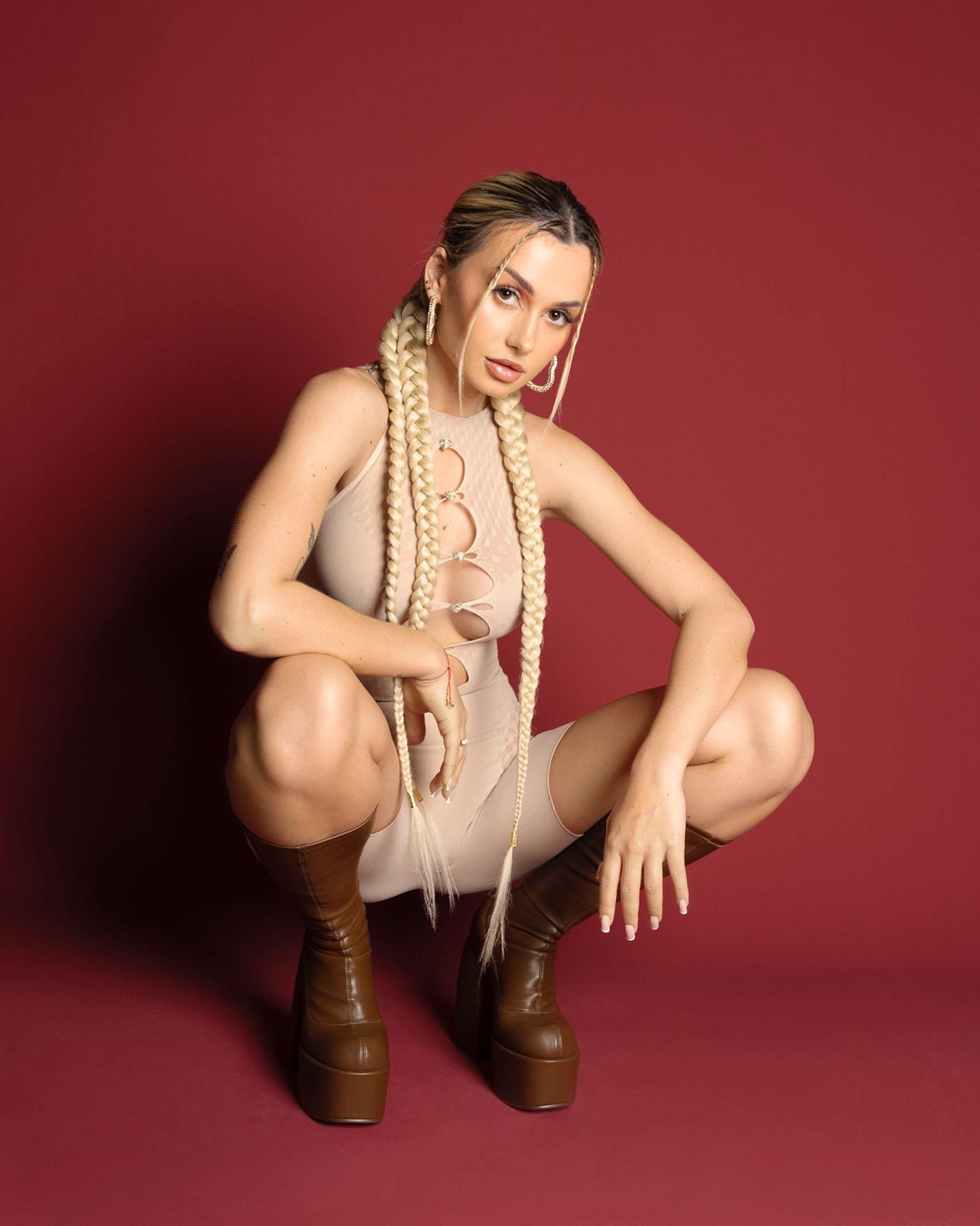 Wagata poses hot bikini