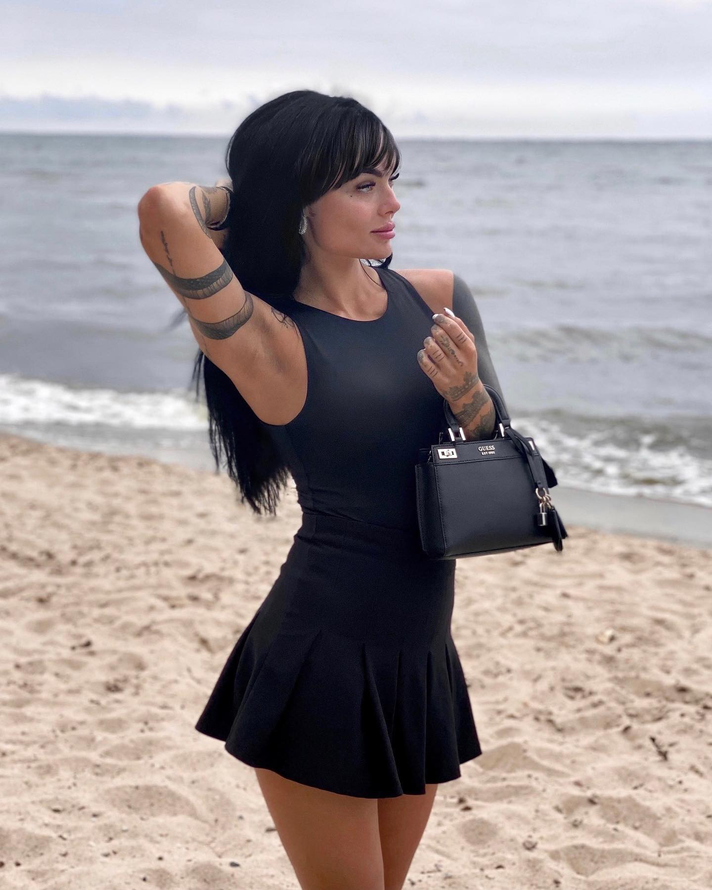 Zusje looks hot pics