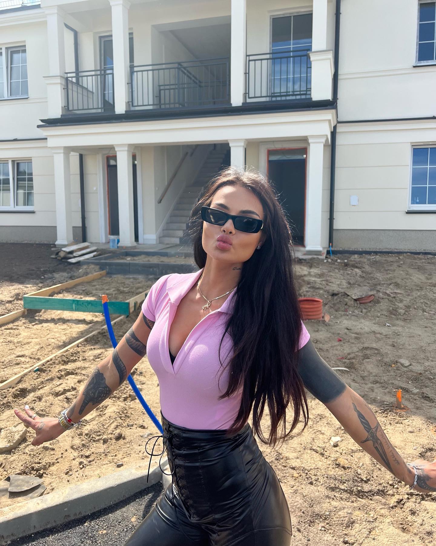Zusje poses fuck