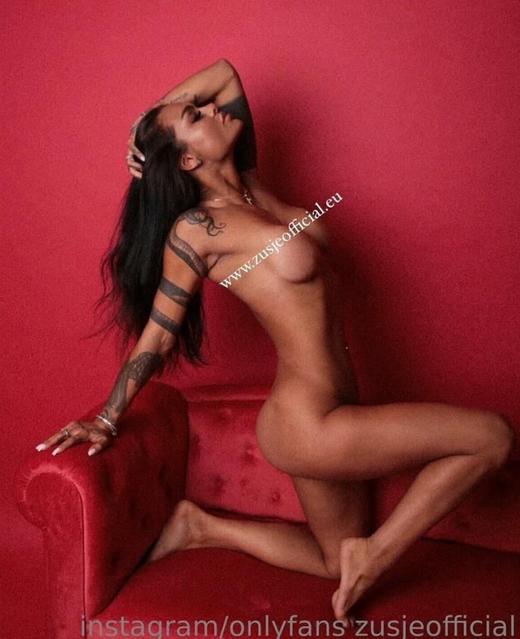 Zusje poses nude
