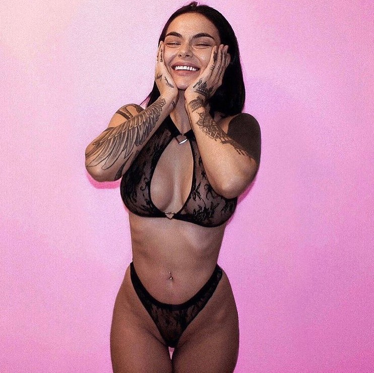 Zusje smiles sexy