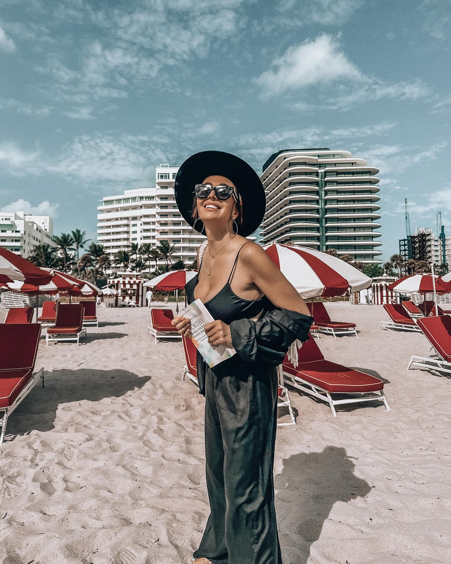 Anna Wendzikowska looks hot