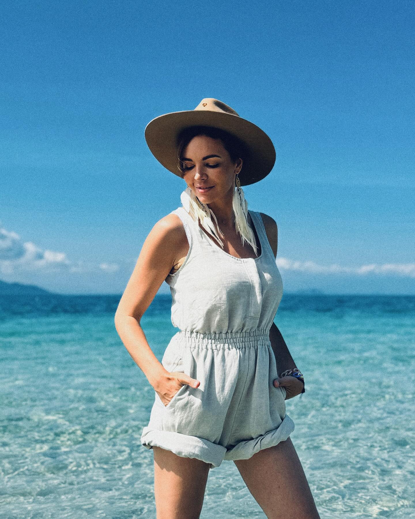 Anna Wendzikowska smiles hot pics