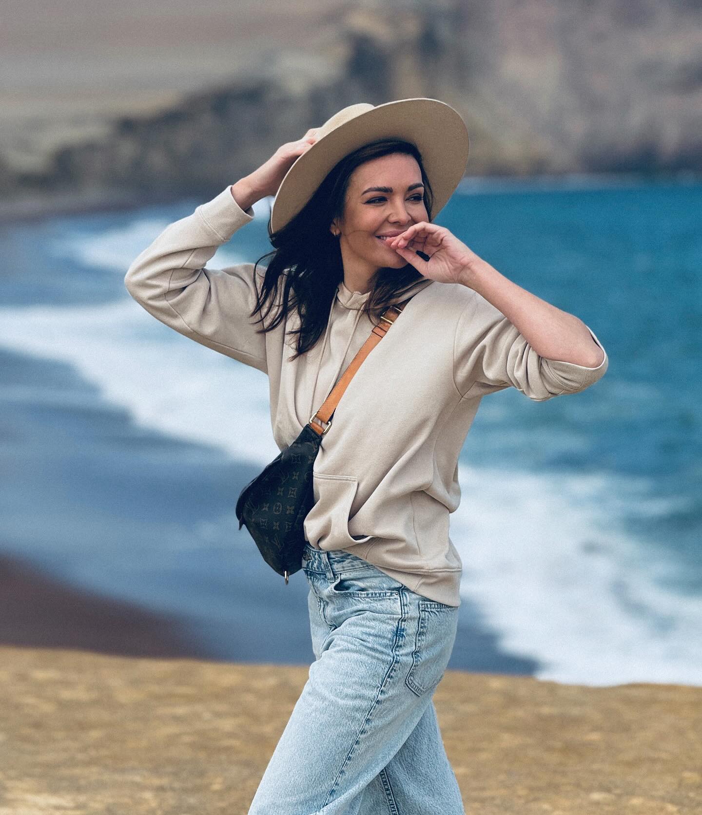 Anna Wendzikowska smiles sex