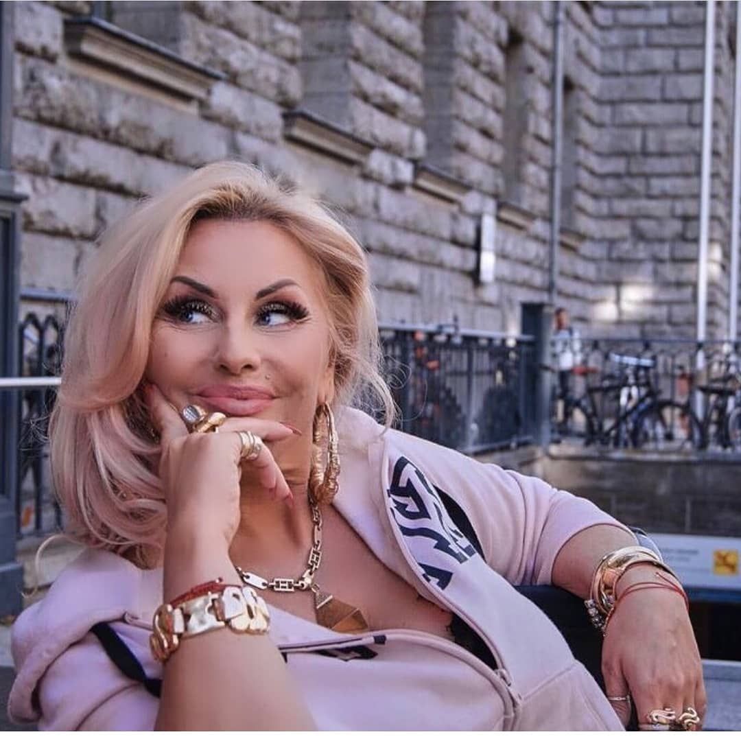 Dagmara Kaźmierska looks nude