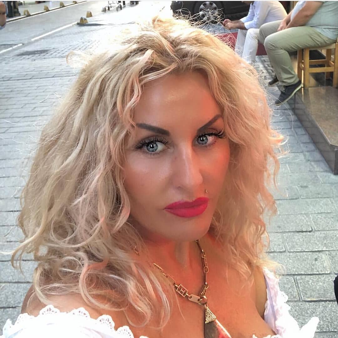 Dagmara Kaźmierska looks pussy