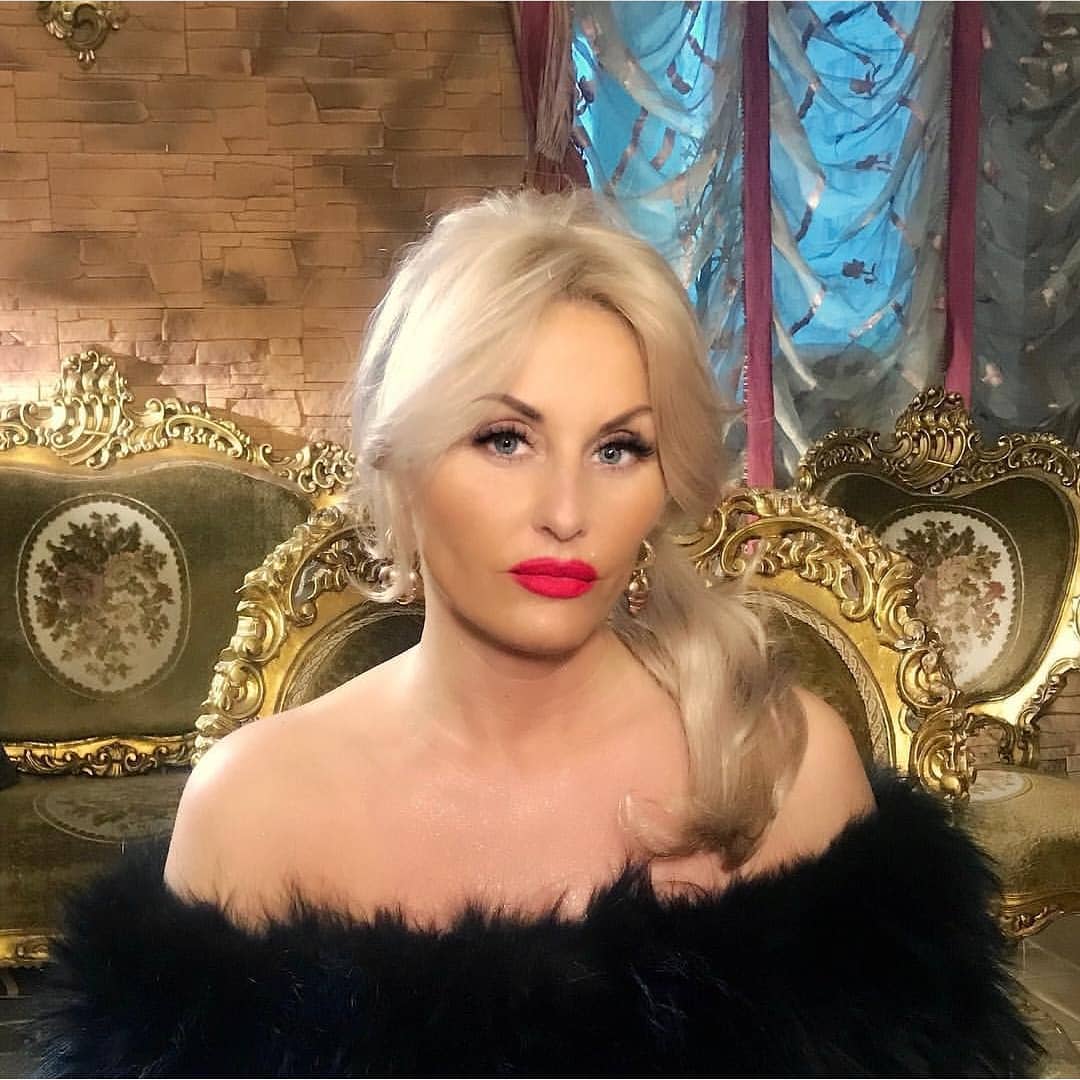 Dagmara Kaźmierska poses hot