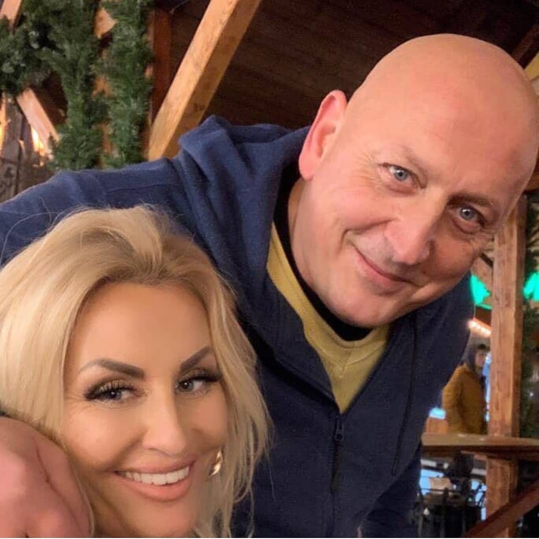Dagmara Kaźmierska smiles ass