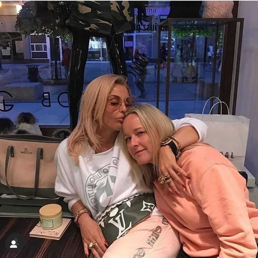 Dagmara Kaźmierska smiles boobs