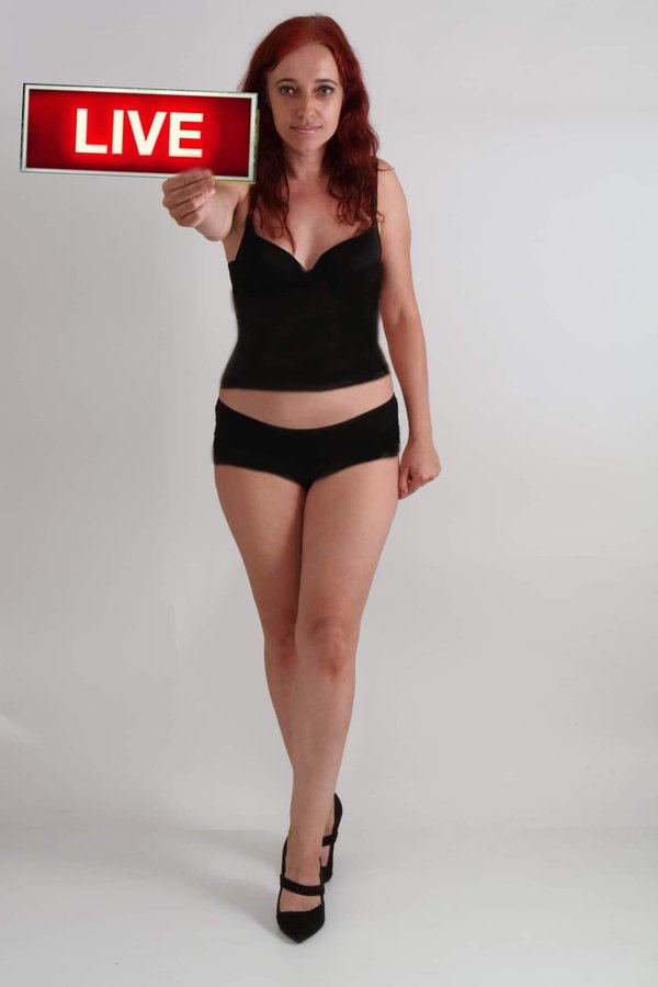Ela Gawins ardent bikini