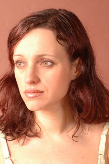 Ela Gawins poses pussy