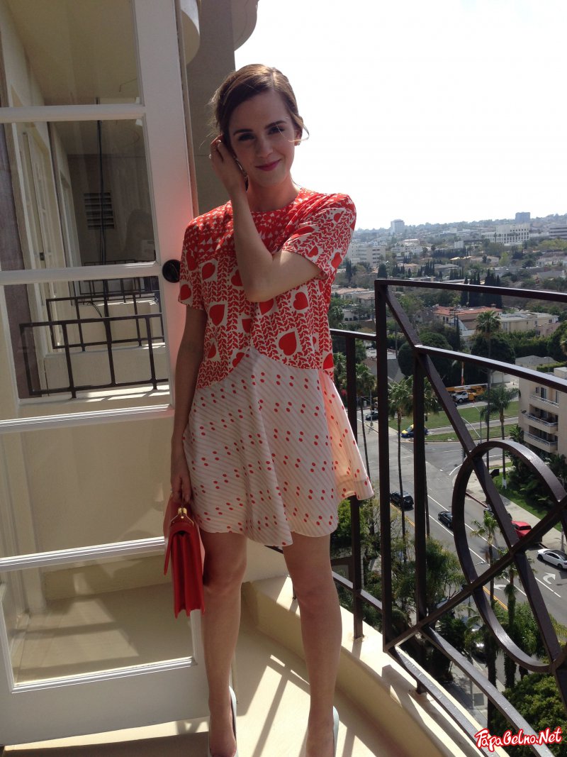 Emma Watson looks nude pics