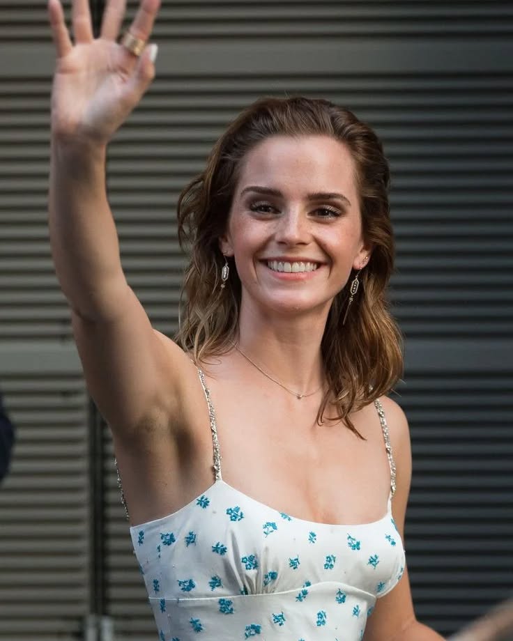 Emma Watson poses nude pics