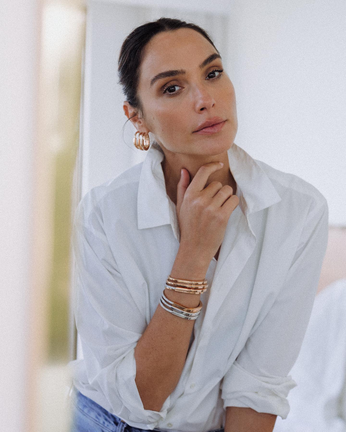 Gal Gadot ardent naked