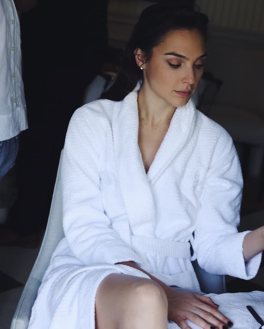 Gal Gadot depicts fire naked
