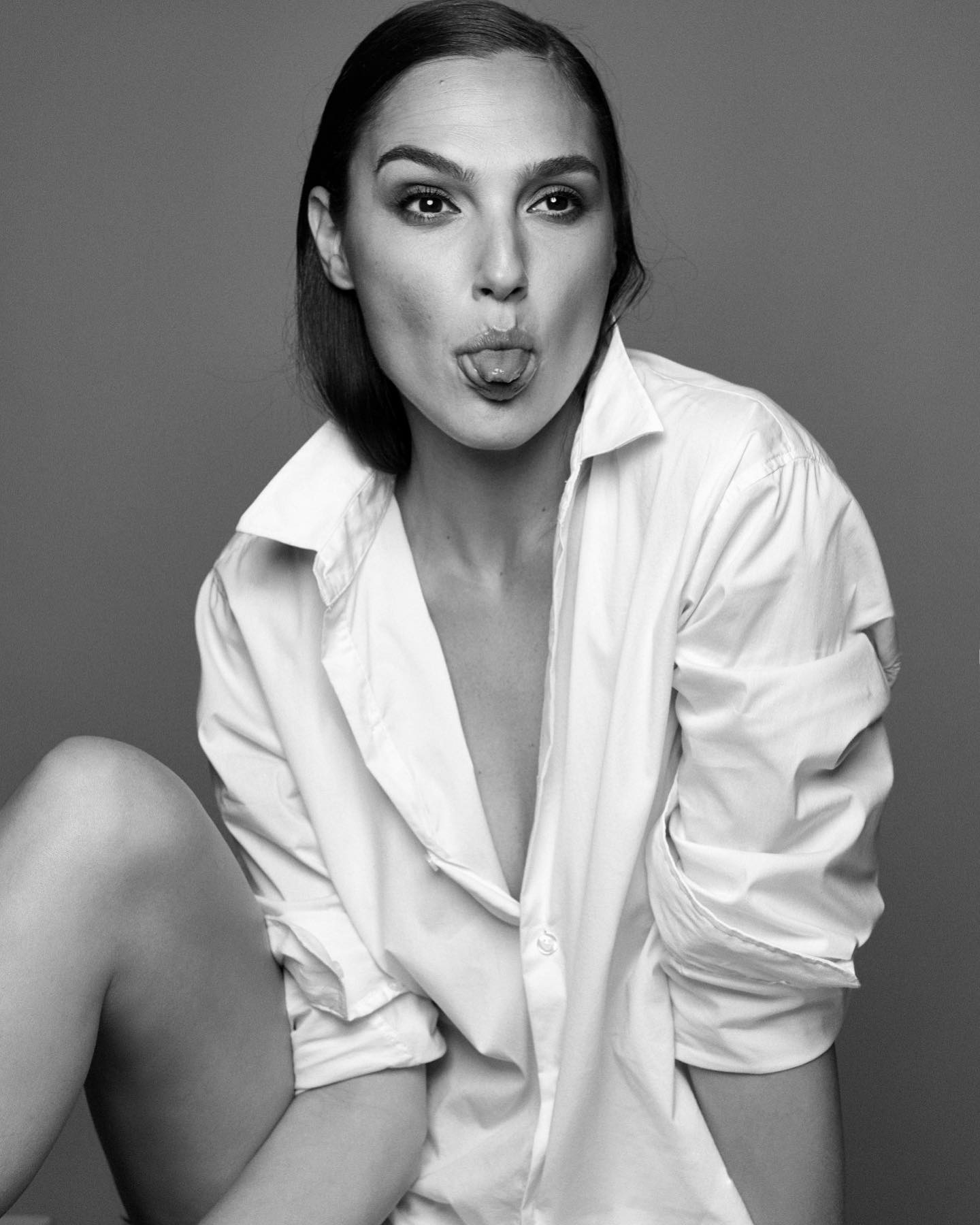 Gal Gadot depicts fire sexy