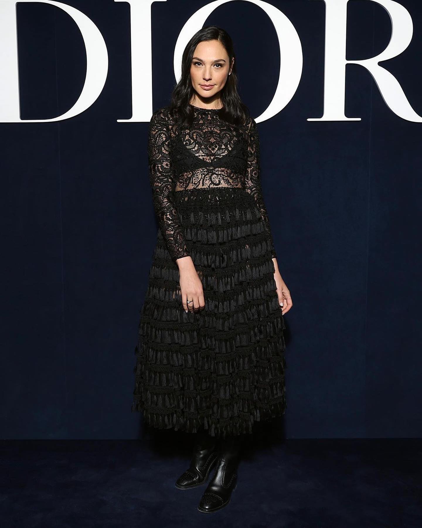 Gal Gadot looks hot images