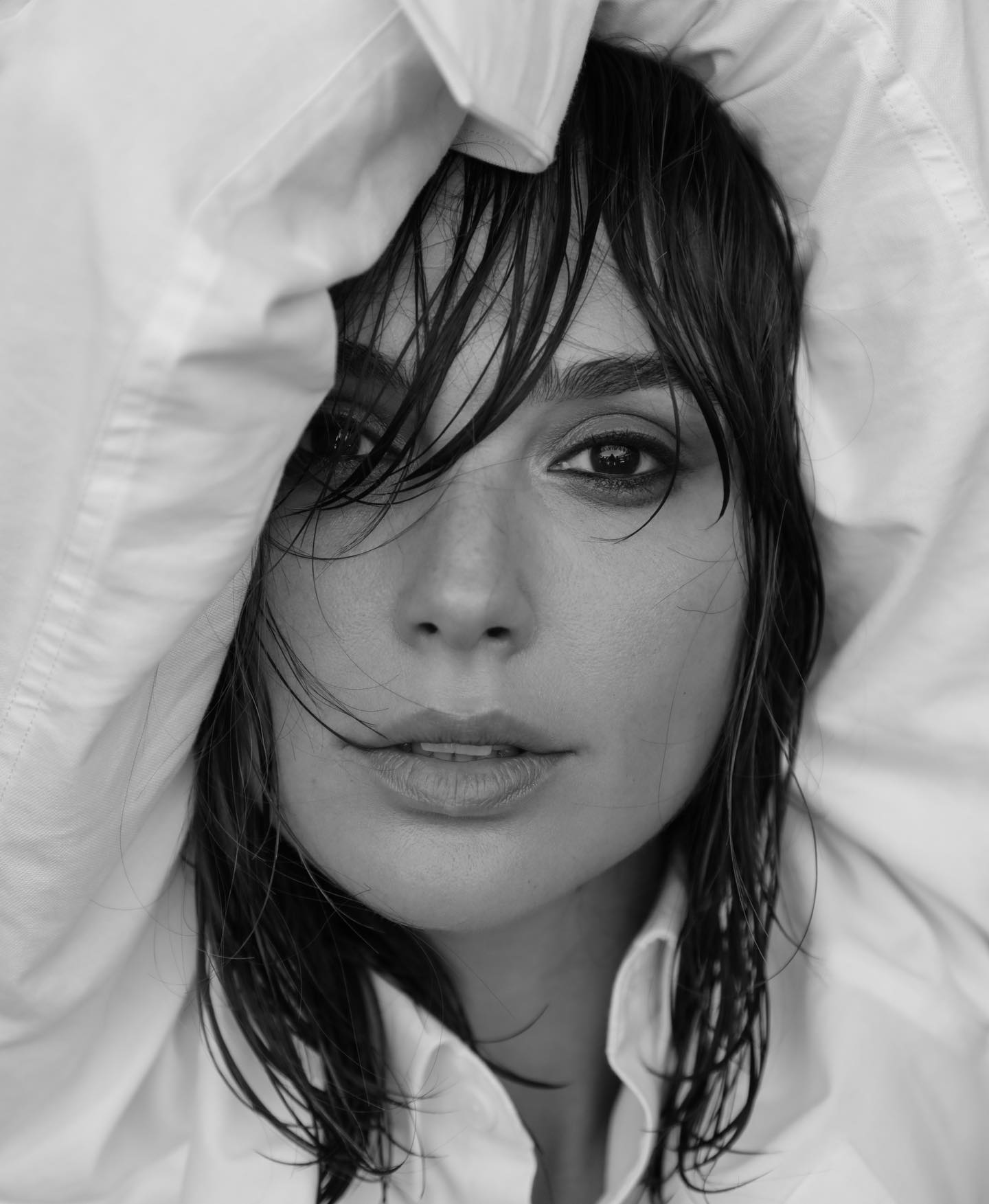 Gal Gadot looks hot pics