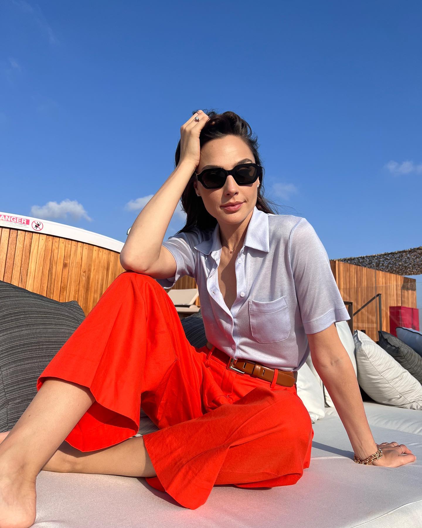 Gal Gadot looks hot xxx