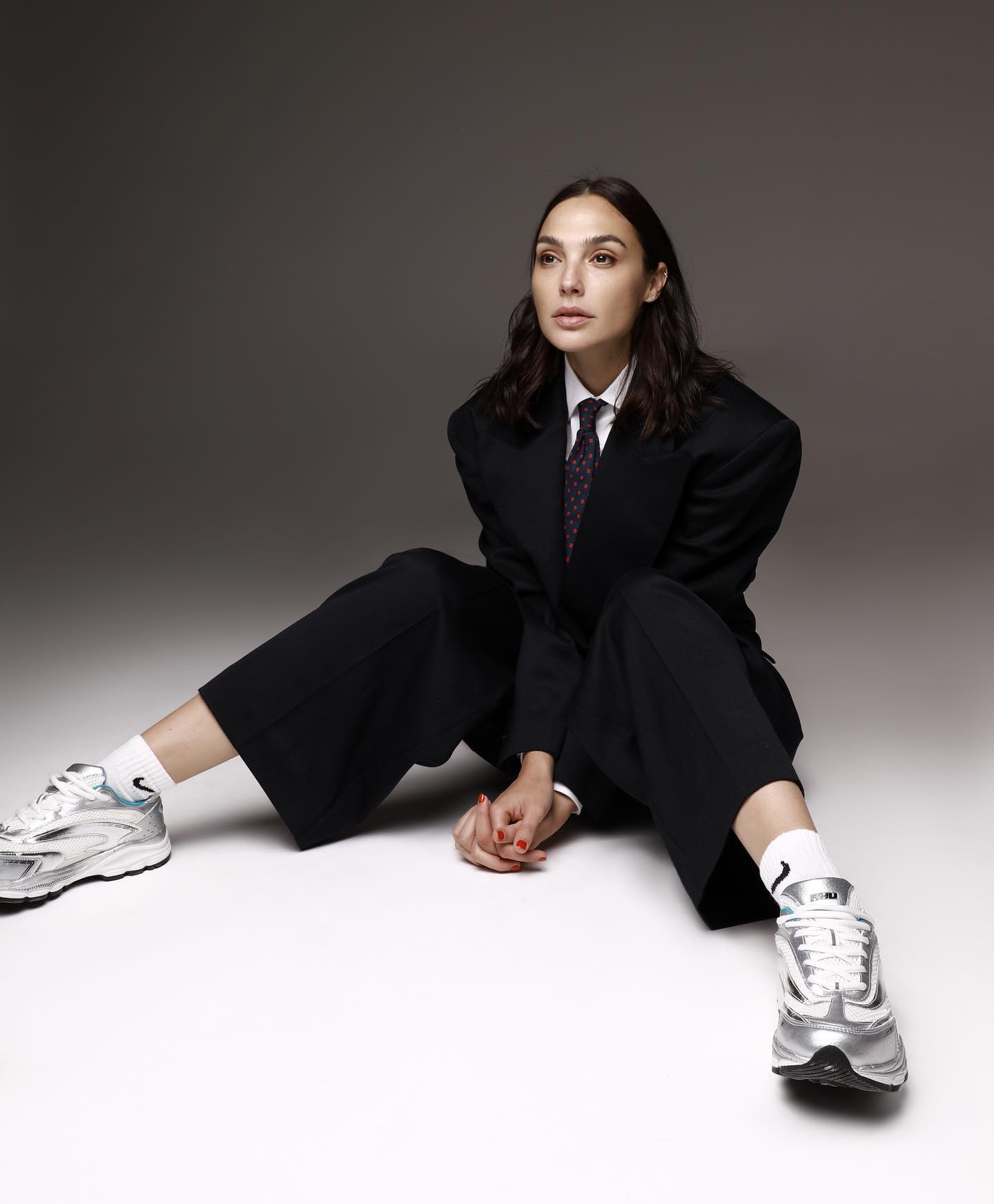 Gal Gadot looks nudes