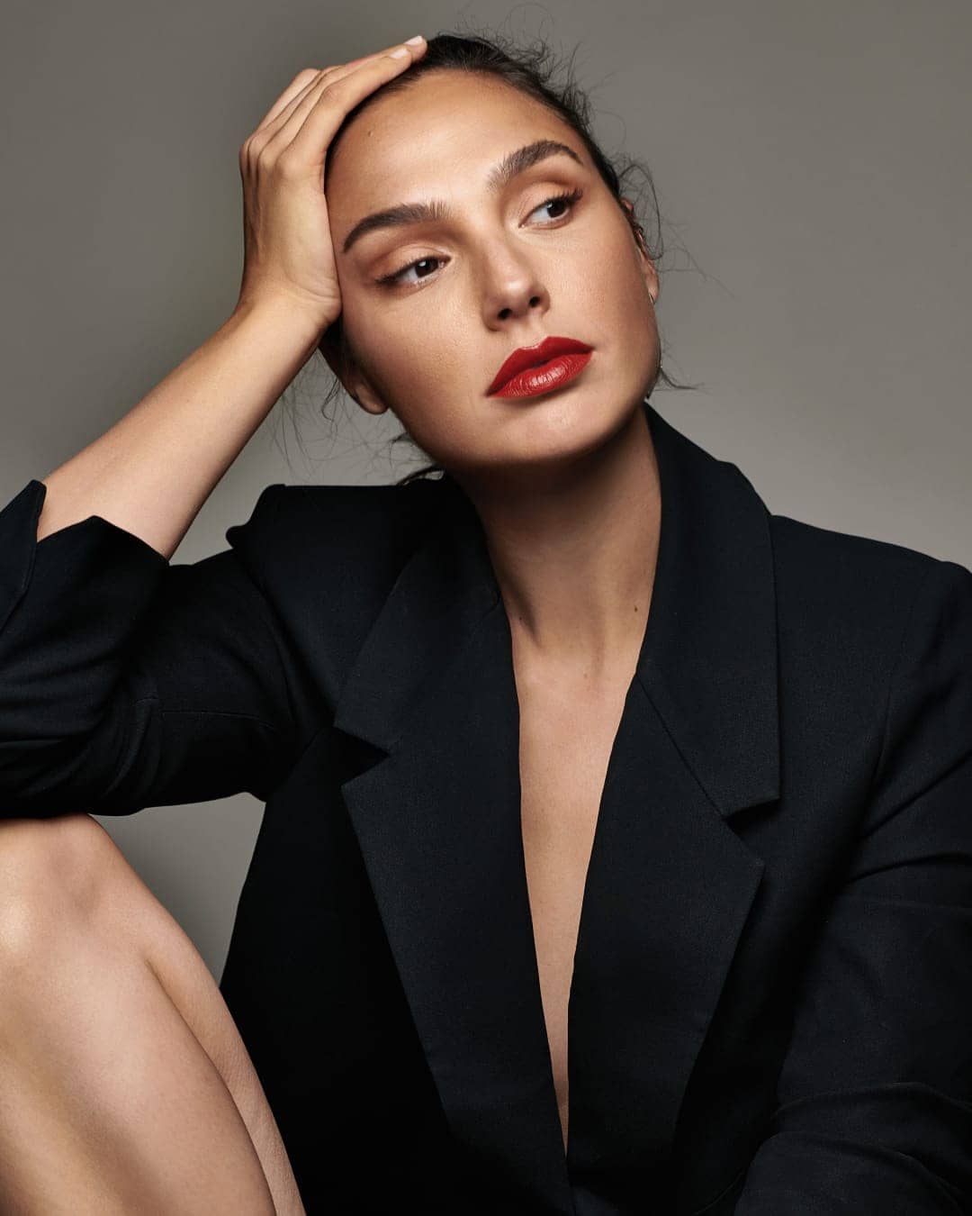 Gal Gadot modeling pussy
