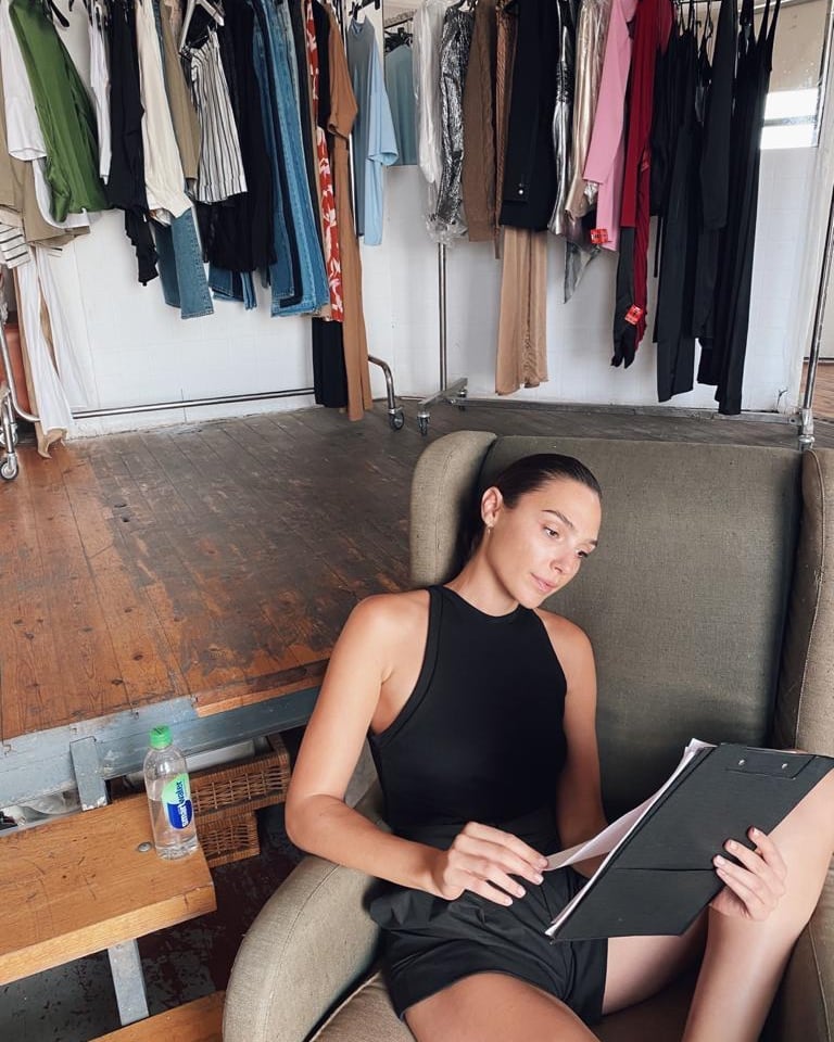 Gal Gadot poses hot pics