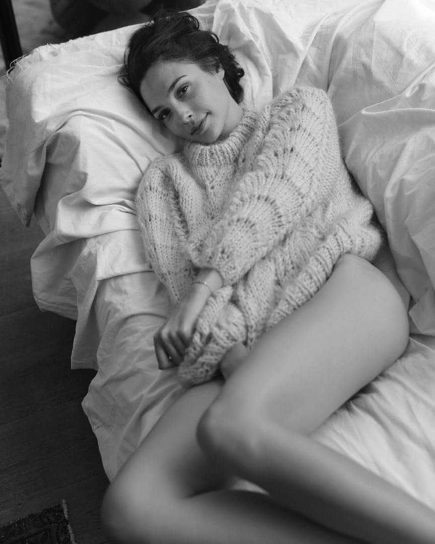 Gal Gadot poses naked