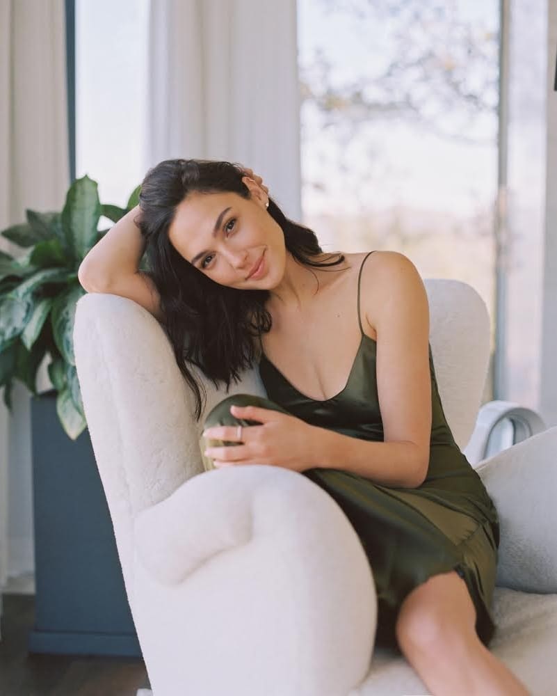 Gal Gadot poses xxx sex