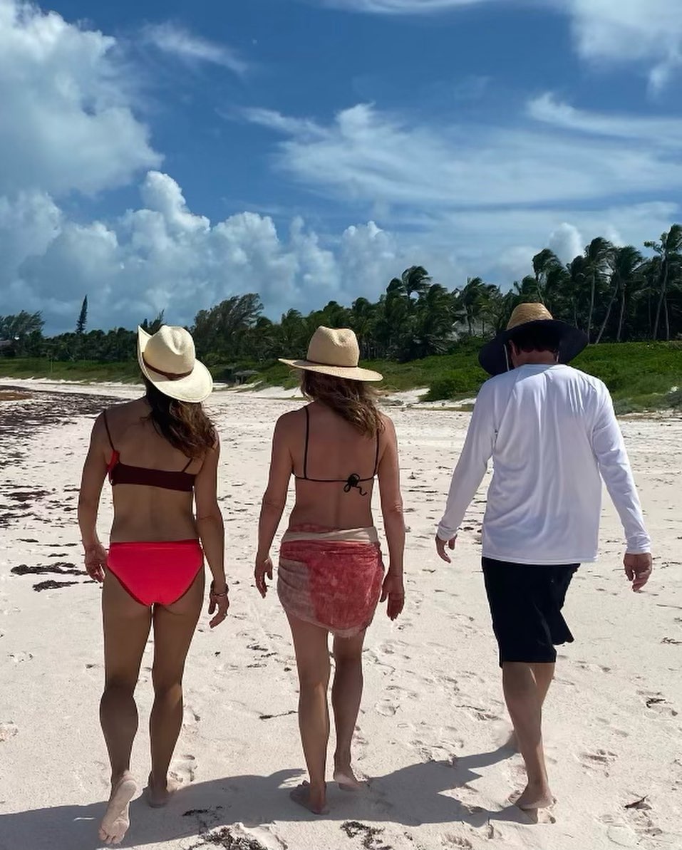 Jennifer Aniston looks ass