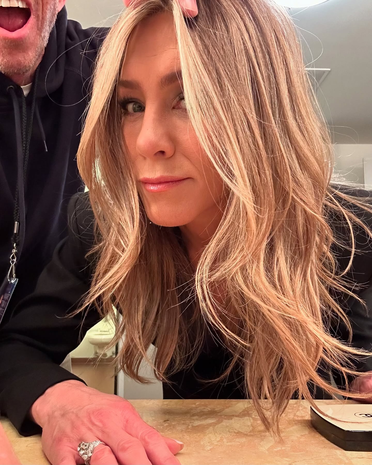 Jennifer Aniston poses nude